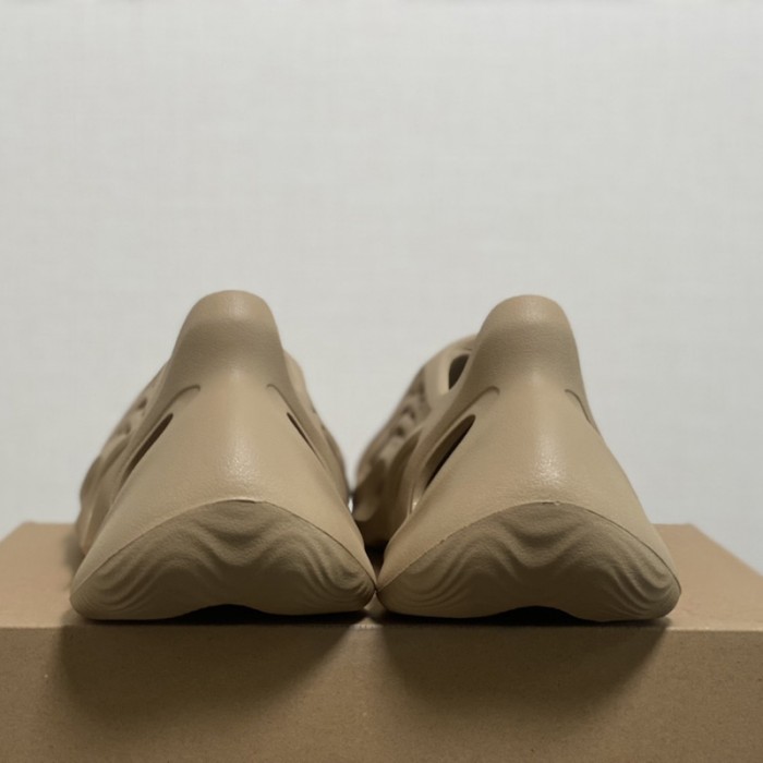 Ad*s yeezy foam earth brown