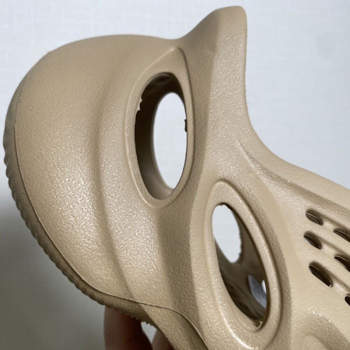 Ad*s yeezy foam earth brown