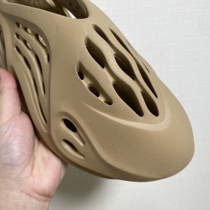 Ad*s yeezy foam earth brown