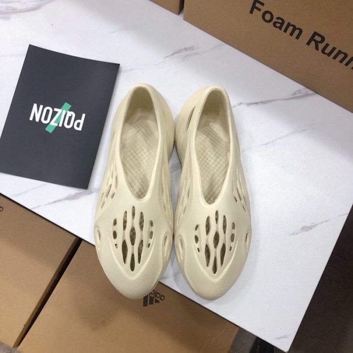 Ad*s yeezy foam rnnr ararat
