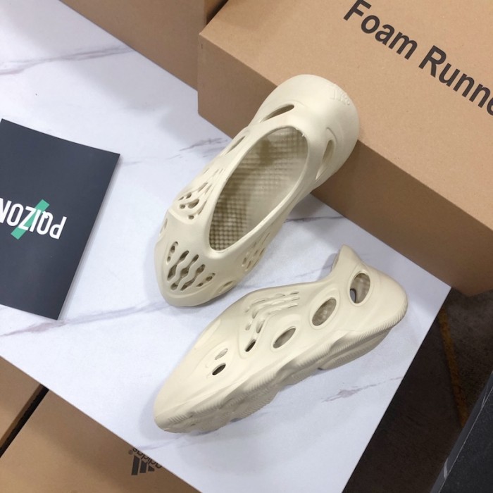 Ad*s yeezy foam rnnr ararat
