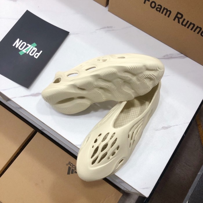 Ad*s yeezy foam rnnr ararat