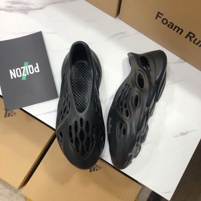 Ad*s yeezy foam rnnr mineral black