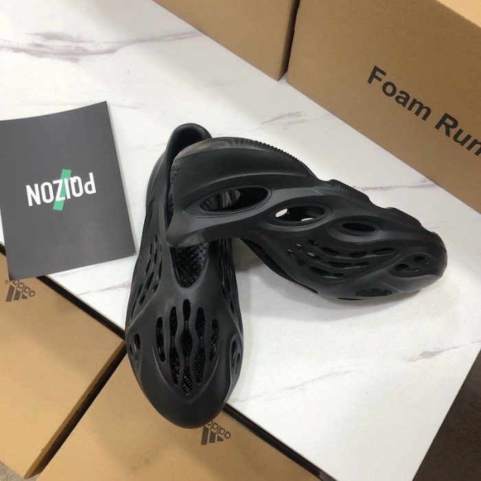 Ad*s yeezy foam rnnr mineral black
