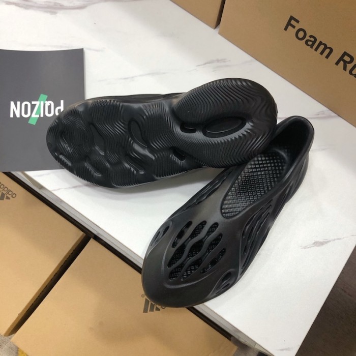 Ad*s yeezy foam rnnr mineral black