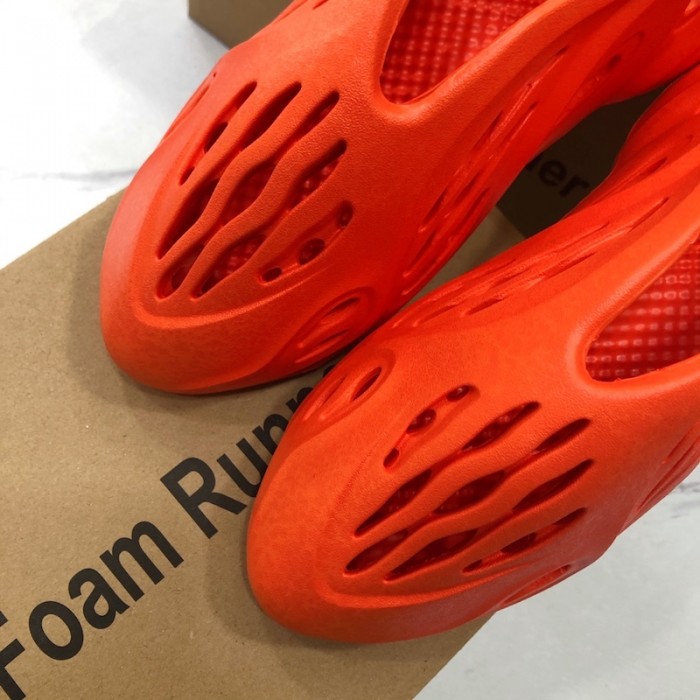 Ad*s yeezy foam rnnr orange