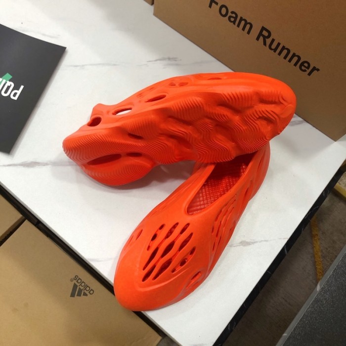 Ad*s yeezy foam rnnr orange