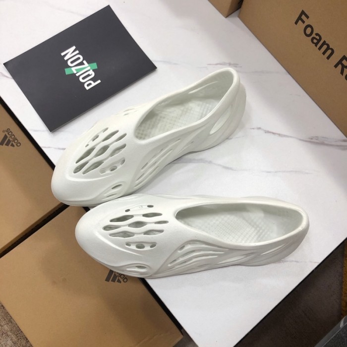 Ad*s yeezy foam rnnr sand
