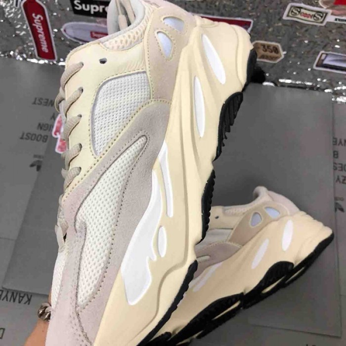 Yeezy Boost 700 Analog