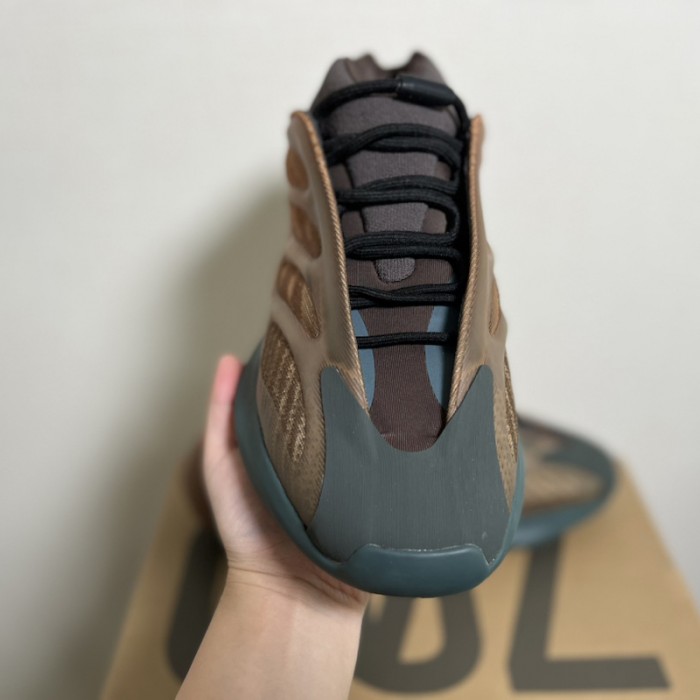Ad*s yeezy 700 v3 copper fade