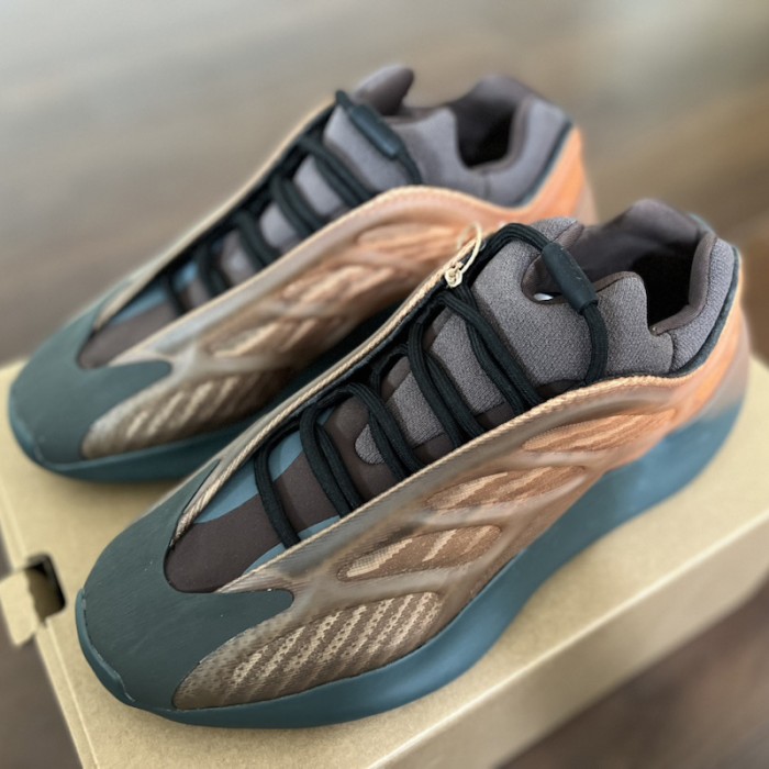 Ad*s yeezy 700 v3 copper fade