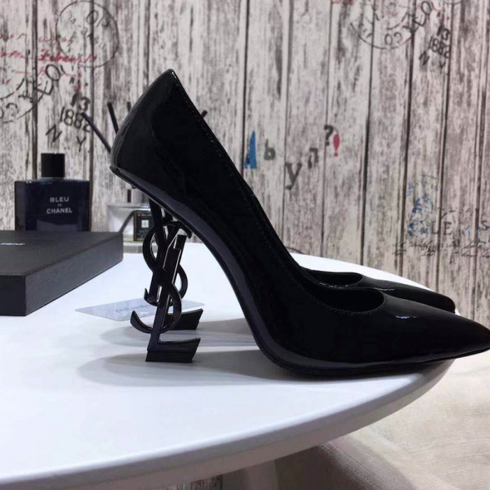 YSL opyum pump in patent leather with black heel black
